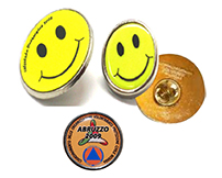 Pins in metallo